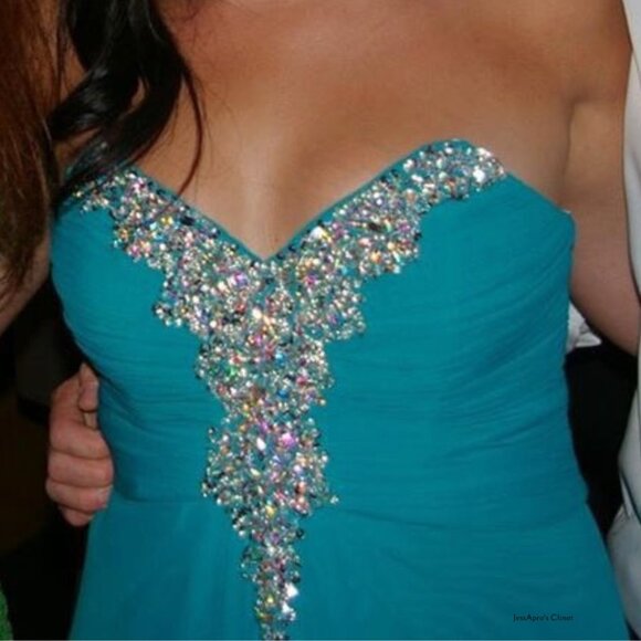 Laura Sweetheart Embellished Gown Size 6 - Picture 10 of 11